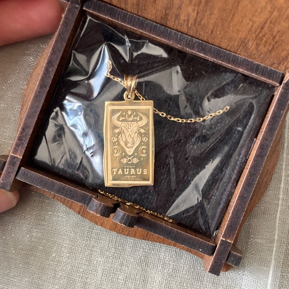Zodiac Taurus Bill Tarot Card Gold Necklace - Picture 7 of 7